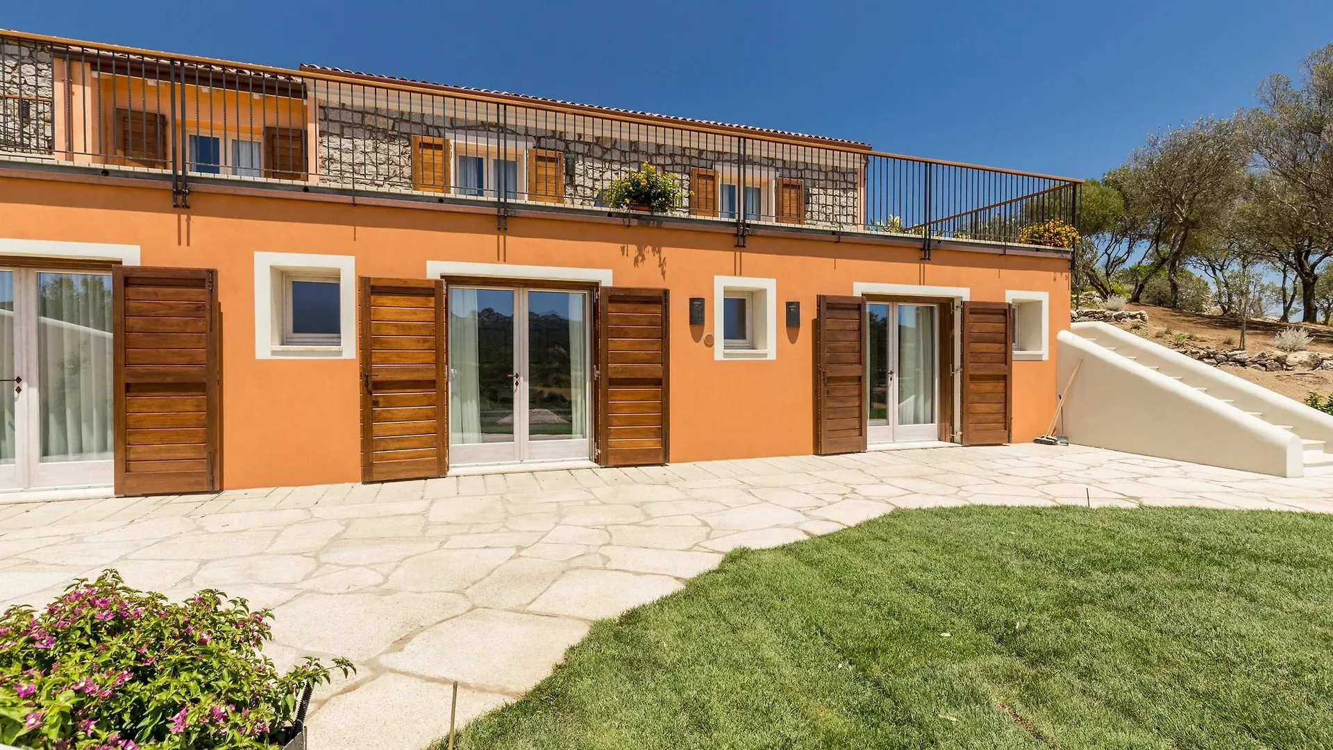 Tenuta Petra Bianca Palau 3*,